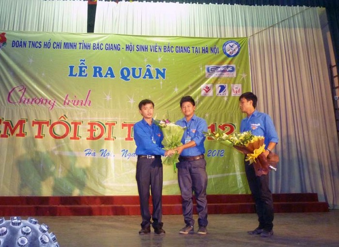 Sáng 30/6, tại Nhà văn hóa Ký túc xá Mễ Trì - Thanh Xuân - Hà Nội, Hội sinh viên Bắc Giang tại Hà Nội đã chính thức long trọng, phát động lễ ra quân chương trình " Em tôi đi thi" năm 2012